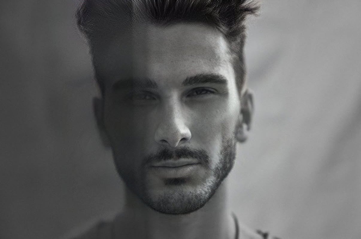 Schwarz-Weiß-Porträt von Frederic aus einem Model-Shooting